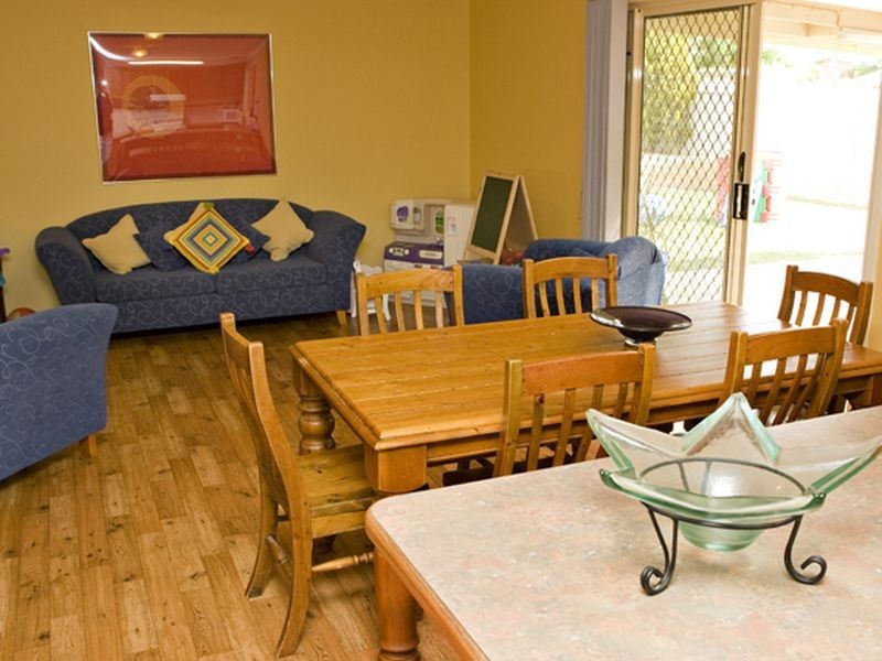 2 Pineview Circuit, Young NSW 2594