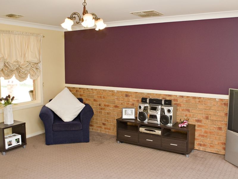 2 Pineview Circuit, Young NSW 2594