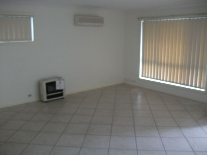 3/75 Blackett Avenue, Young NSW 2594