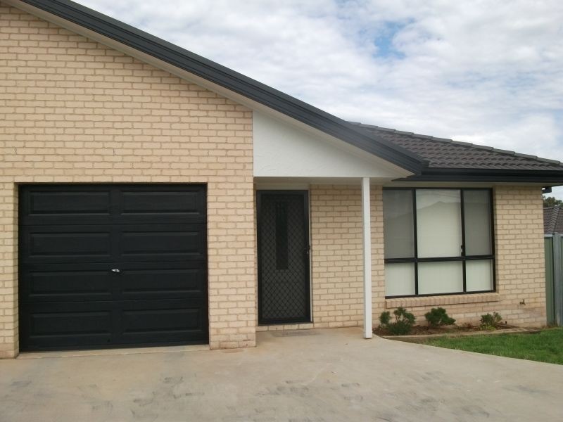 3/75 Blackett Avenue, Young NSW 2594