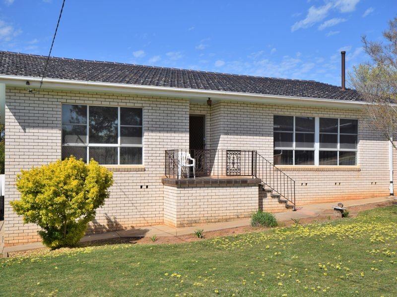 124 Wombat Street, Young NSW 2594