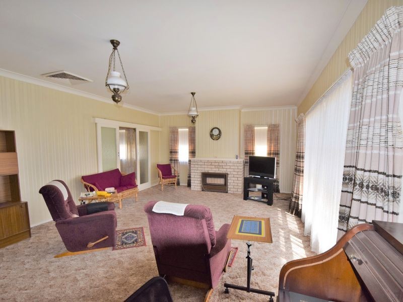 124 Wombat Street, Young NSW 2594