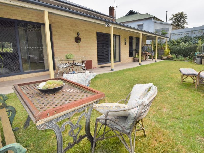 111 Nasmyth Street, Young NSW 2594