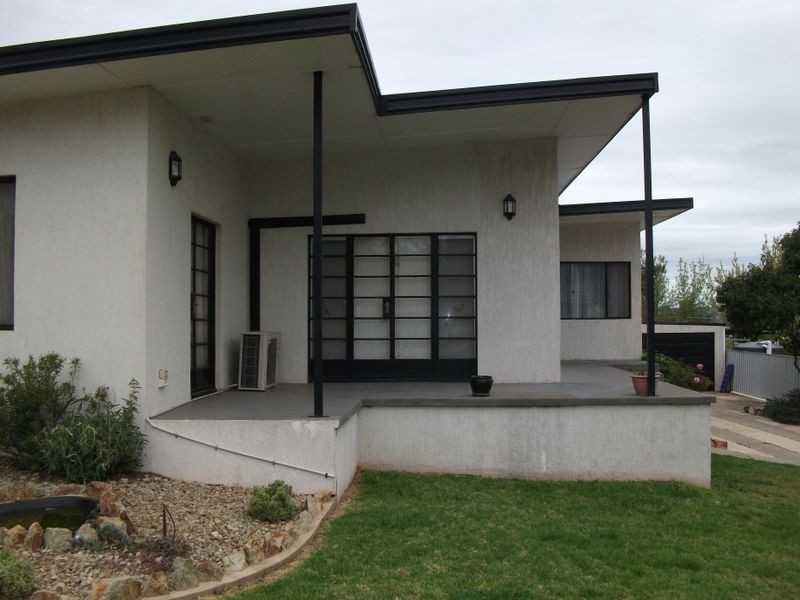 12 Melville Street, Young NSW 2594