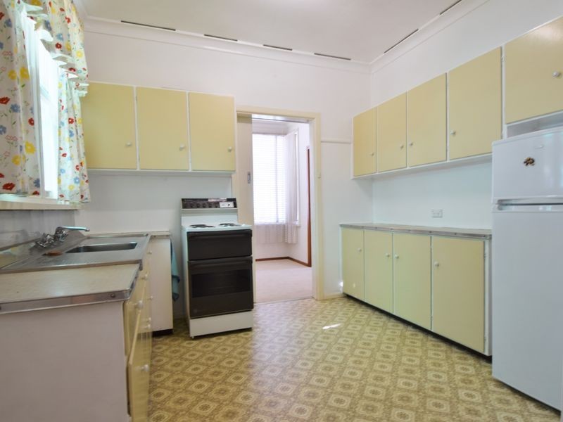 36 McLerie Street, Young NSW 2594