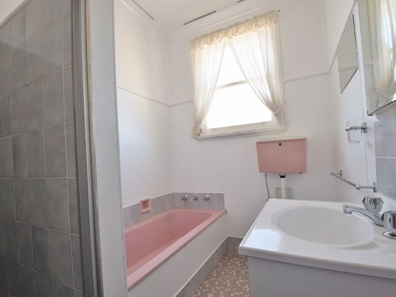 36 McLerie Street, Young NSW 2594