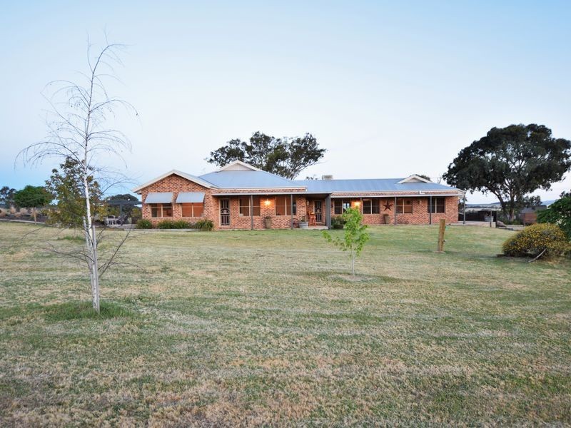 183 Donges Road, Young NSW 2594