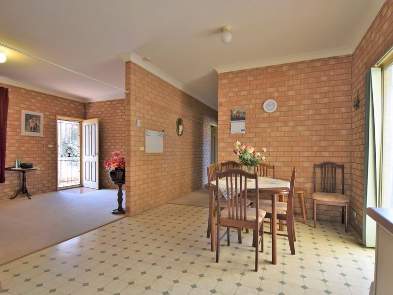 1 Pineview Circuit, Young NSW 2594