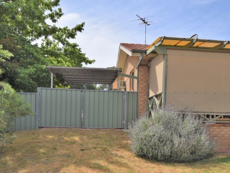 1 Pineview Circuit, Young NSW 2594