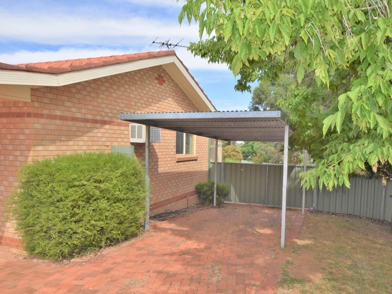 1 Pineview Circuit, Young NSW 2594