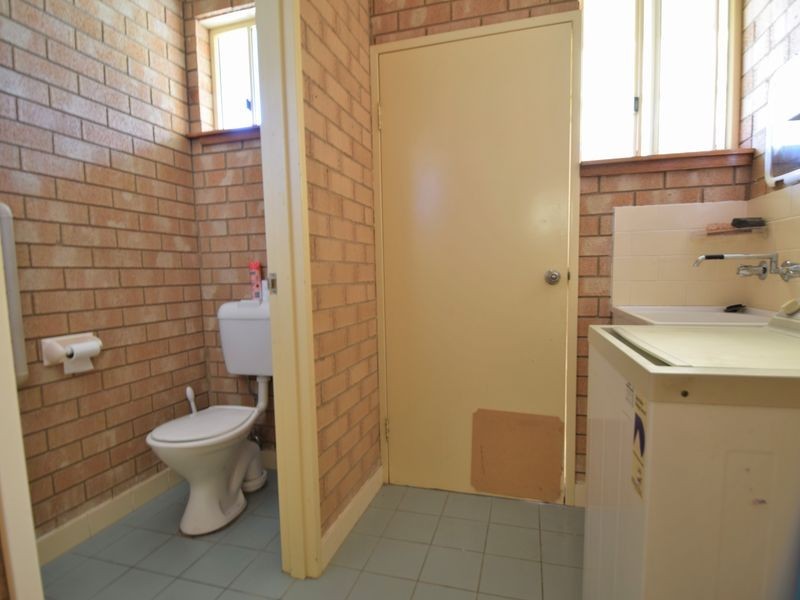 1 Pineview Circuit, Young NSW 2594