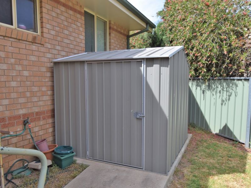 1 Pineview Circuit, Young NSW 2594