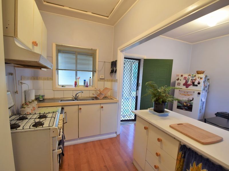 20 Blackett Avenue, Young NSW 2594