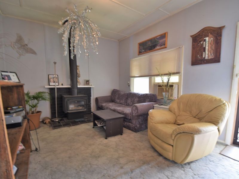 20 Blackett Avenue, Young NSW 2594