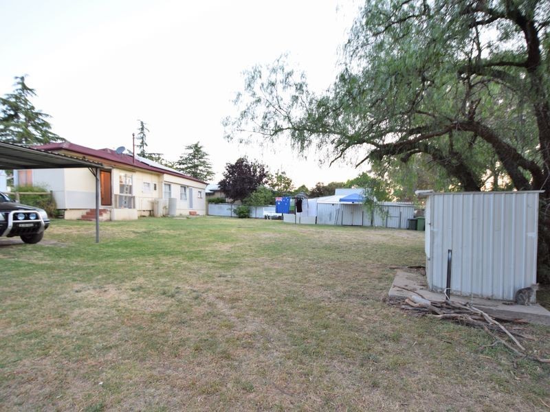 20 Blackett Avenue, Young NSW 2594