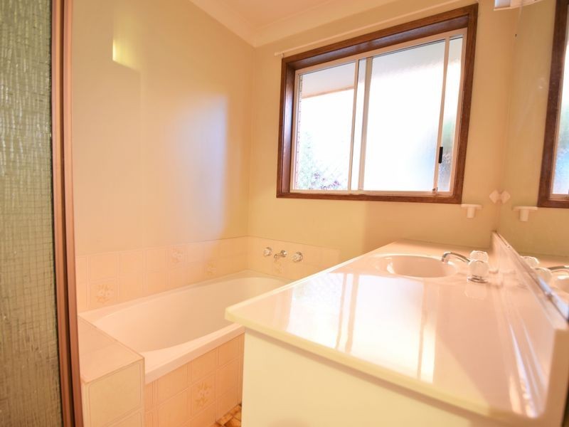 13 Barwang Street, Young NSW 2594