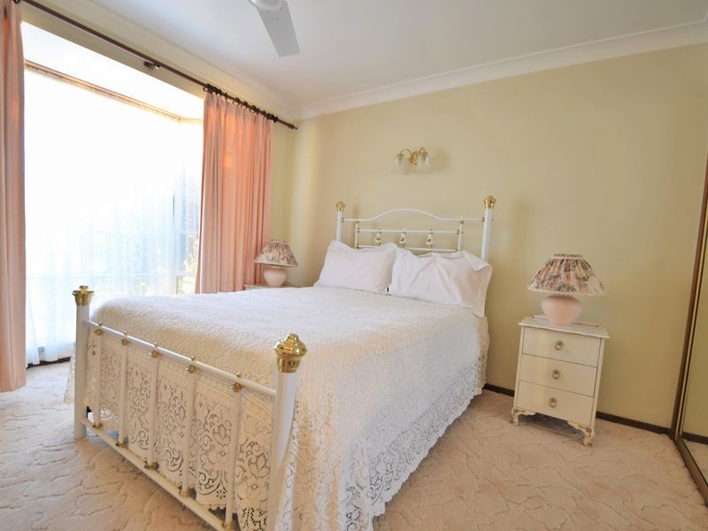 13 Barwang Street, Young NSW 2594