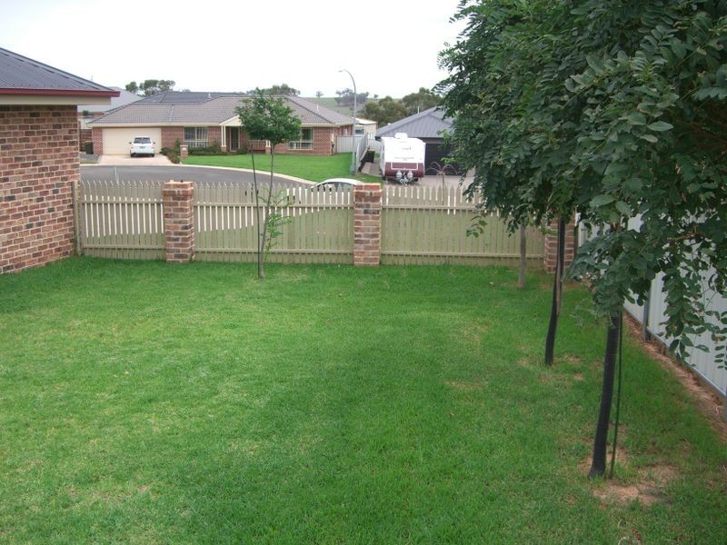 3 Gold Court, Young NSW 2594