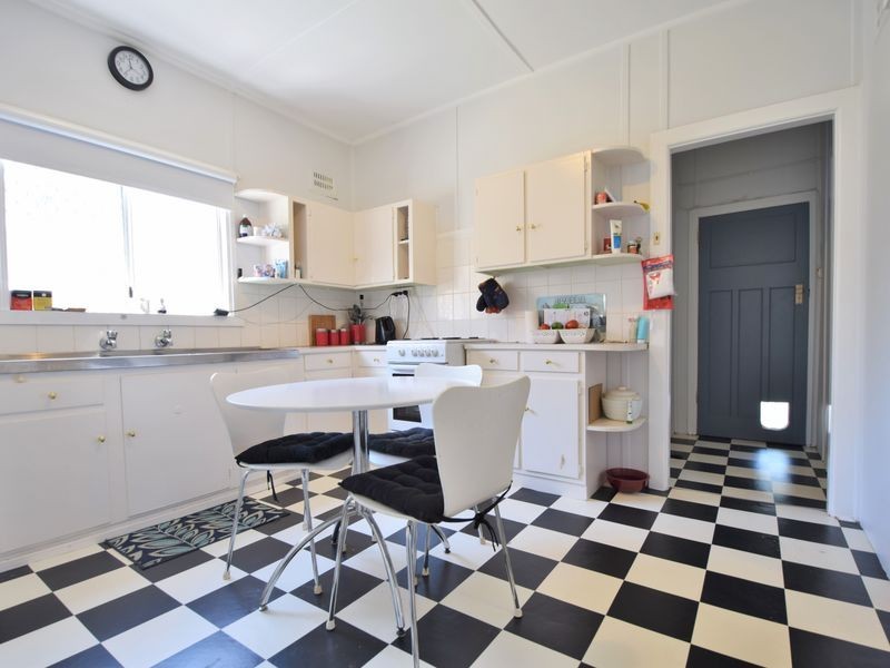 54 Nasmyth Street, Young NSW 2594