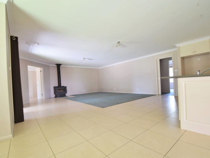 3 Gold Court, Young NSW 2594