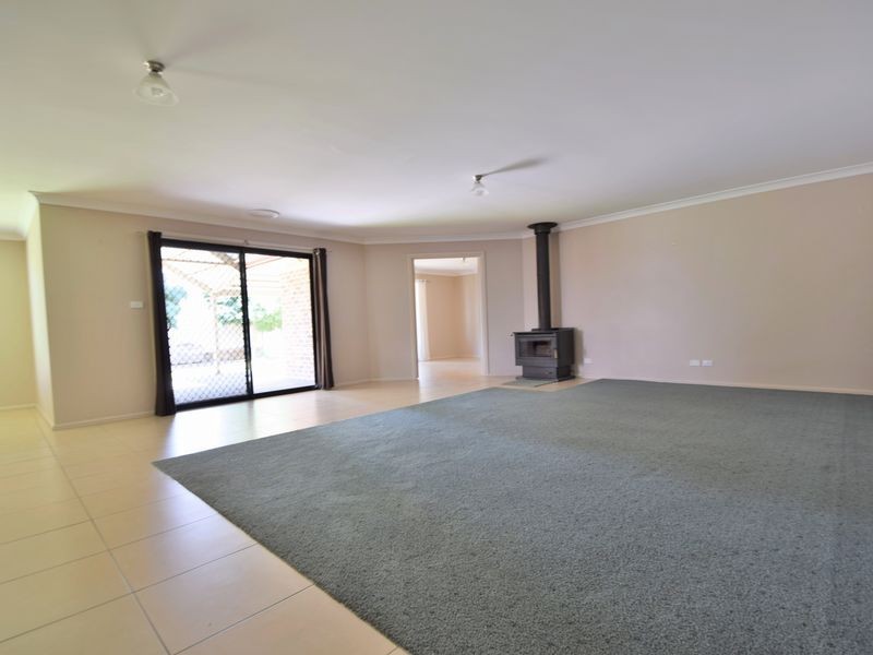 3 Gold Court, Young NSW 2594