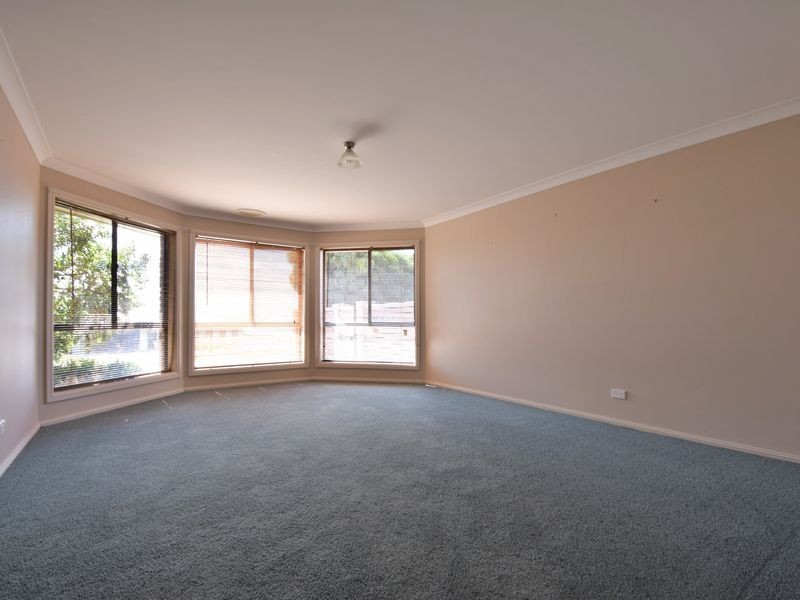 3 Gold Court, Young NSW 2594