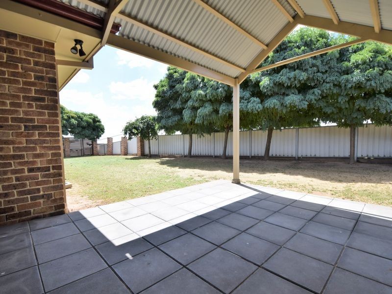 3 Gold Court, Young NSW 2594