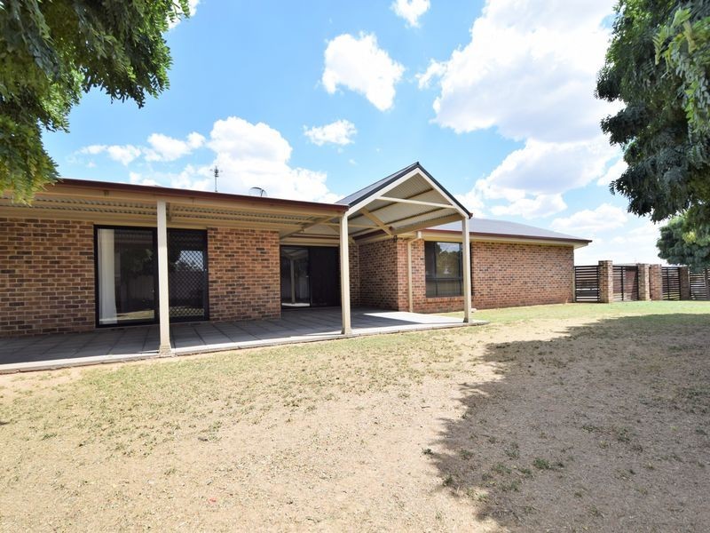 3 Gold Court, Young NSW 2594