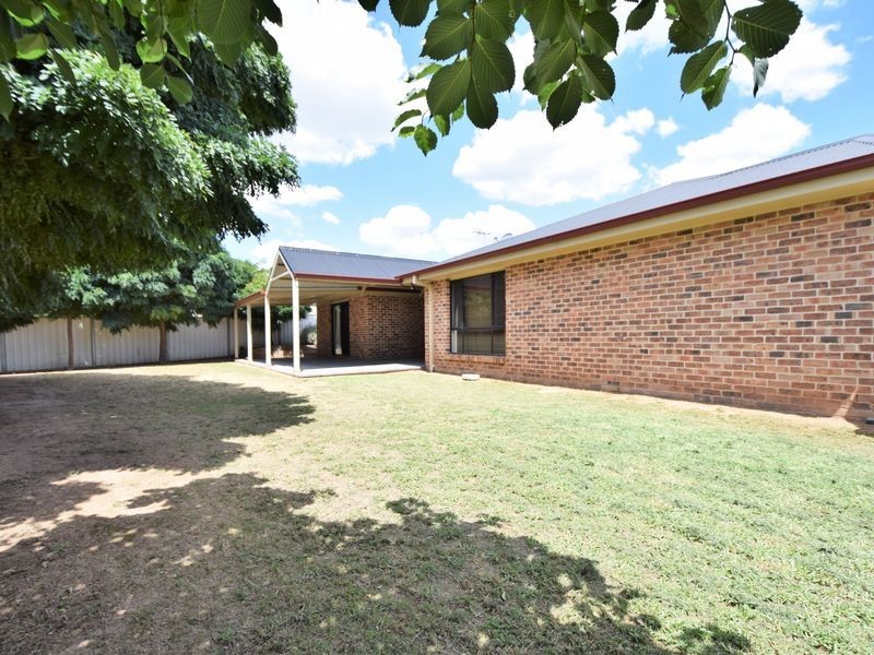 3 Gold Court, Young NSW 2594