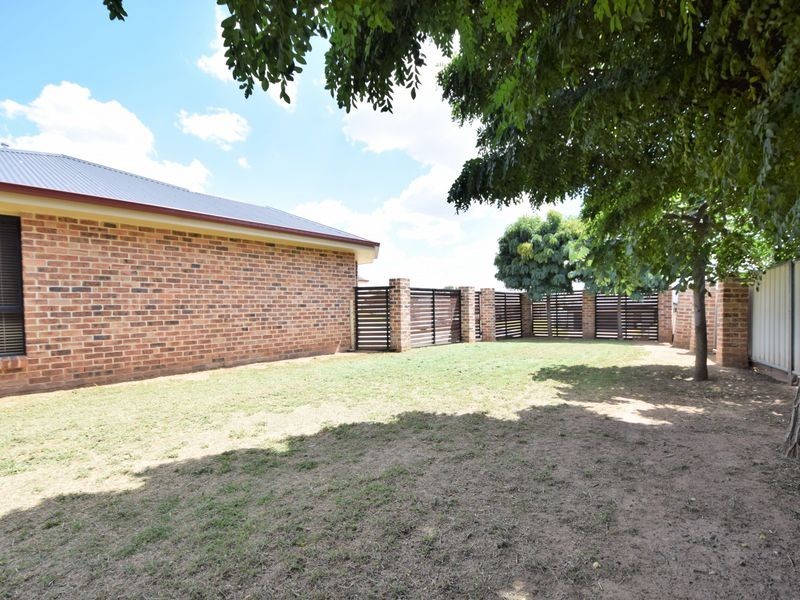 3 Gold Court, Young NSW 2594