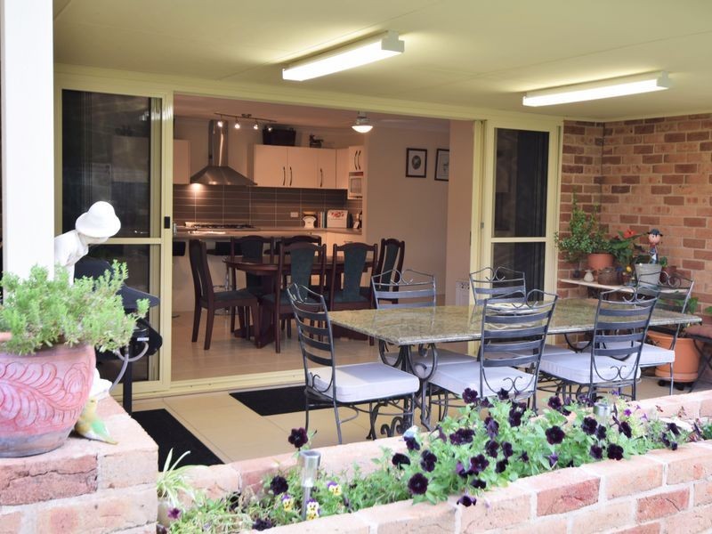 6 Garland Place, Young NSW 2594