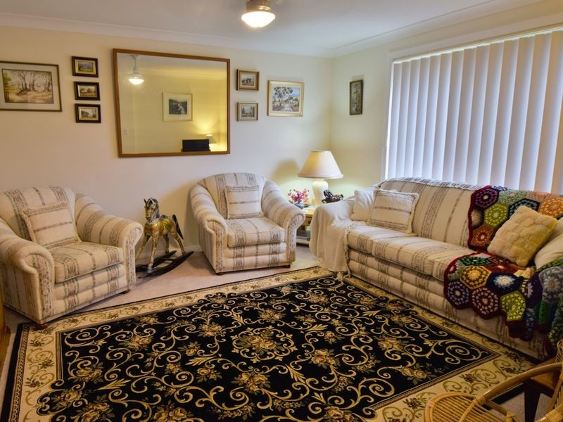 6 Garland Place, Young NSW 2594