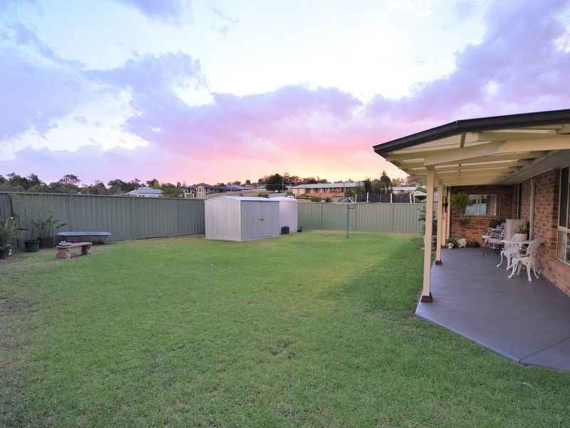 6 Garland Place, Young NSW 2594