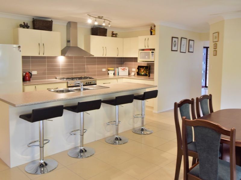 6 Garland Place, Young NSW 2594