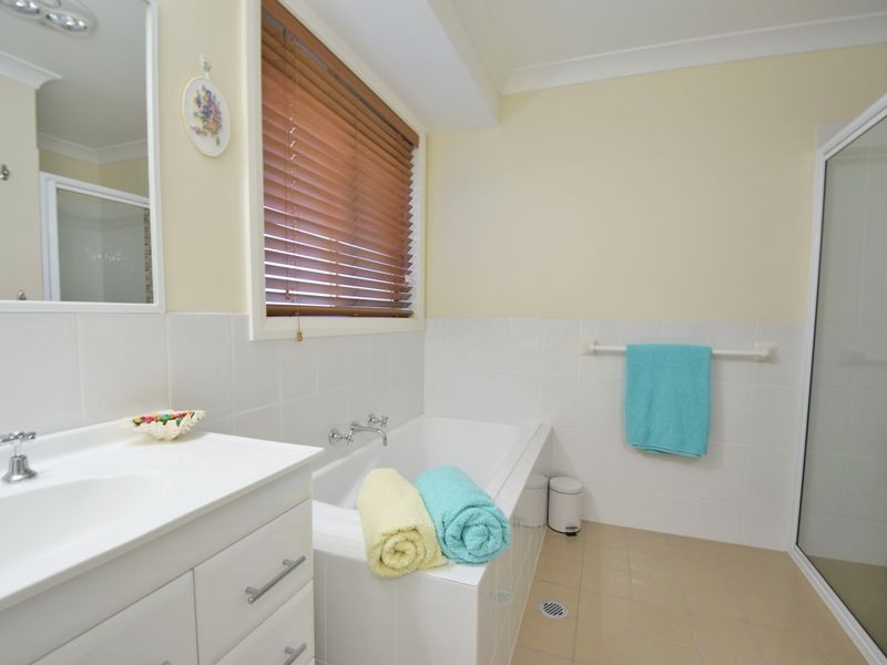 6 Garland Place, Young NSW 2594