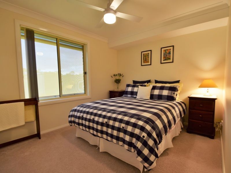 6 Garland Place, Young NSW 2594