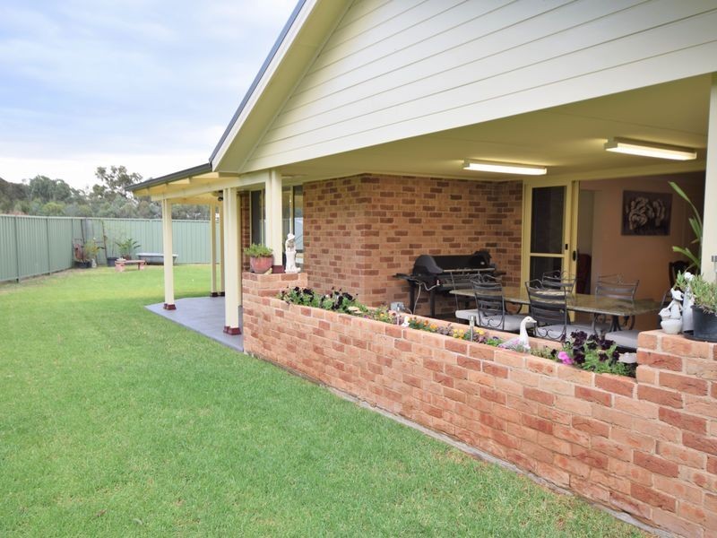 6 Garland Place, Young NSW 2594