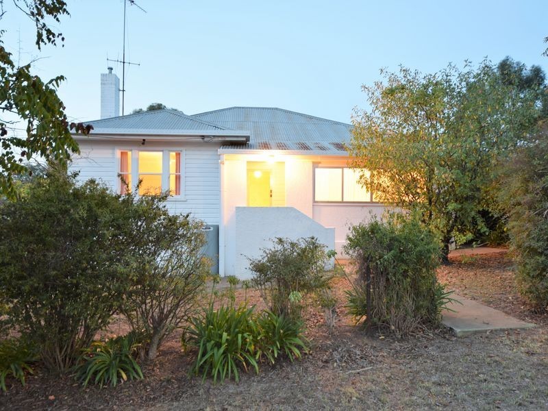 9 Melville Street, Young NSW 2594