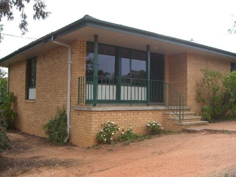 14 Cook Crescent, Young NSW 2594