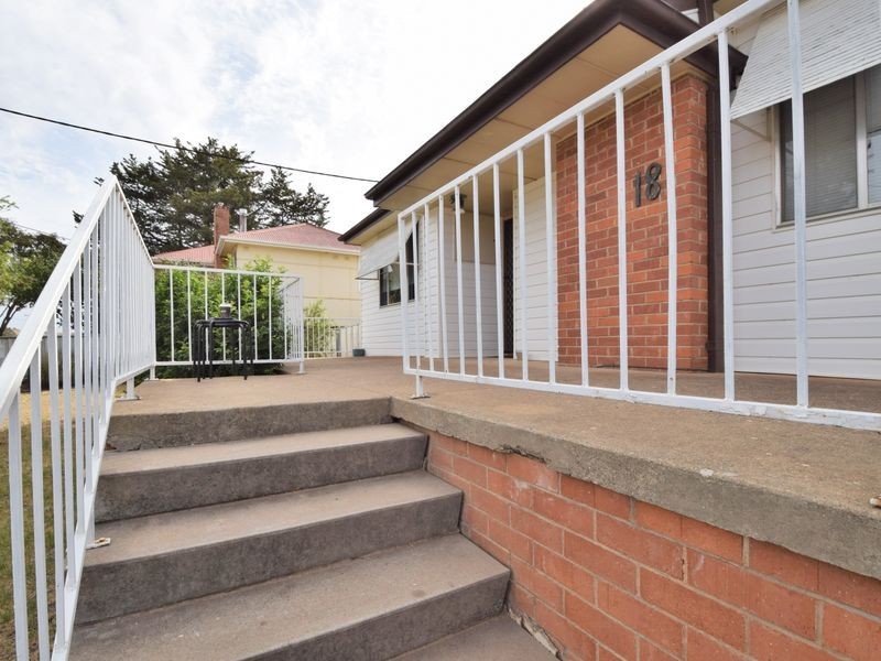 18 Taylor Road, Young NSW 2594