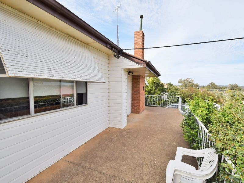 18 Taylor Road, Young NSW 2594