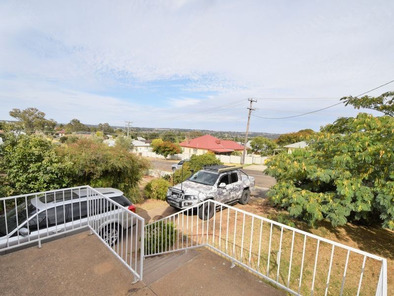 18 Taylor Road, Young NSW 2594