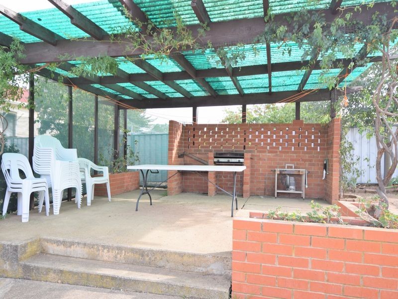 18 Taylor Road, Young NSW 2594