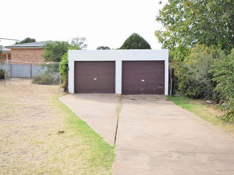 18 Taylor Road, Young NSW 2594