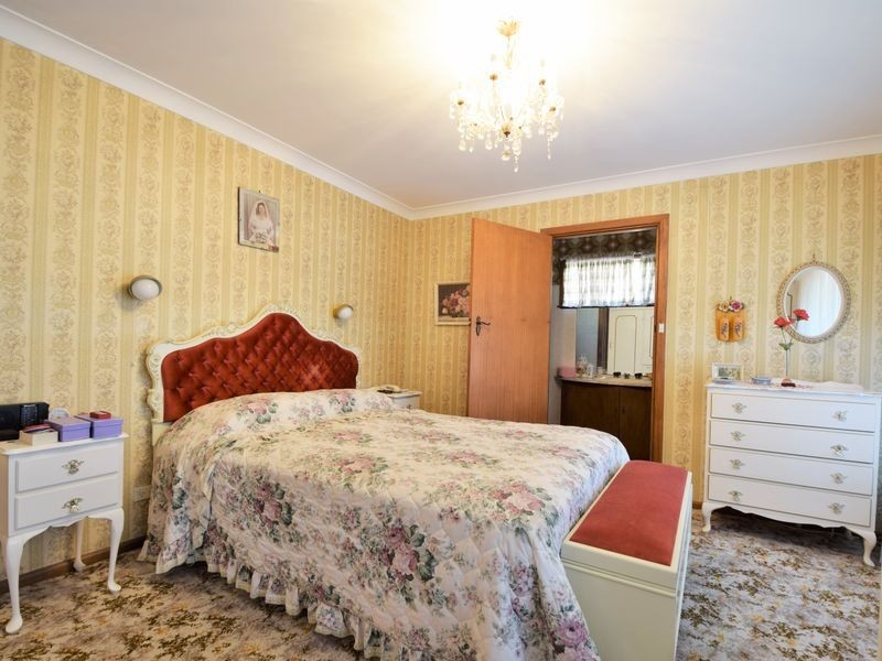 10 Watson Street, Young NSW 2594