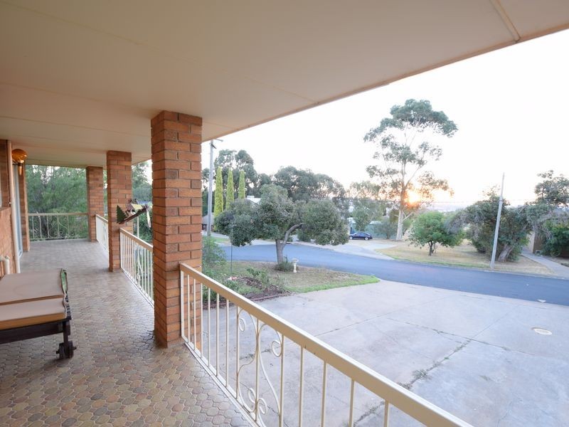 10 Watson Street, Young NSW 2594