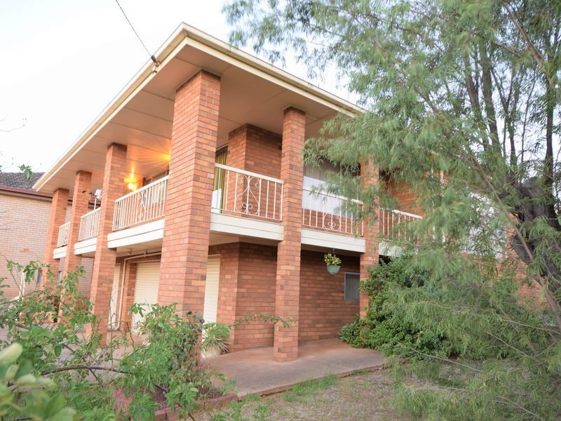 10 Watson Street, Young NSW 2594