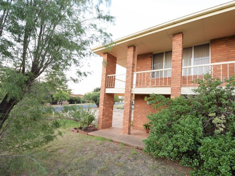 10 Watson Street, Young NSW 2594