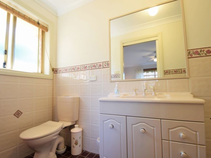 4 Mathew Street, Young NSW 2594