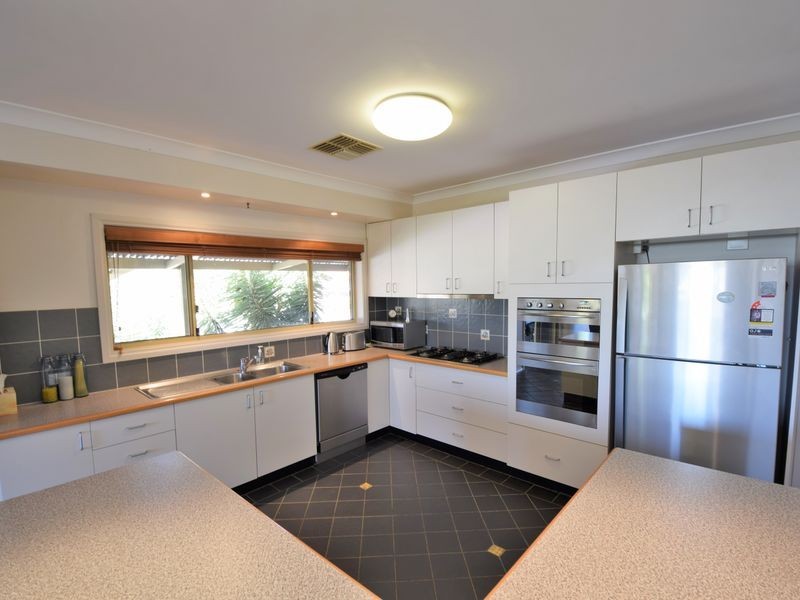 4 Mathew Street, Young NSW 2594